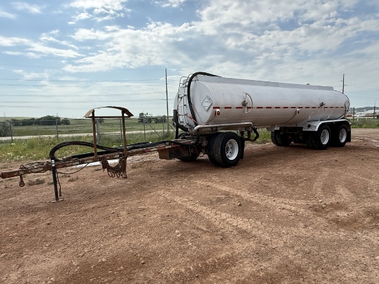 1982 CLOU 5,800 GALLON ALUMINUM 3-AXLE PUP TRAILER