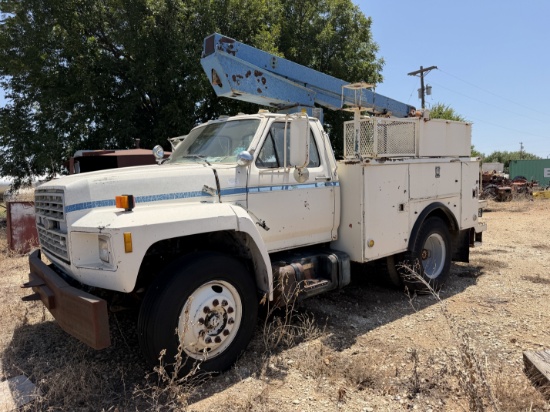 1984 Ford F-700 Altec Bucket Truck