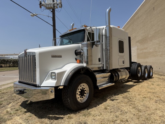 2020 KENWORTH T800 TRI-AXLE HEAVY HAUL 60" SLEEPER TRUCK
