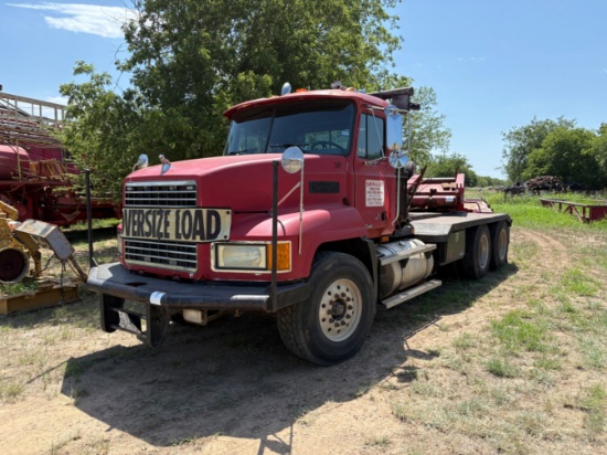 2000 MACK CH613 T/A DAYCAB WINCH TRUCK