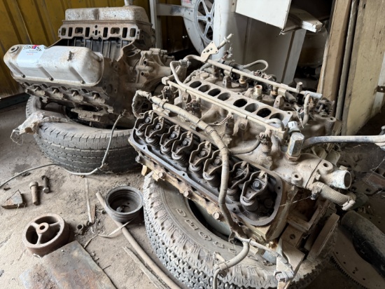 (2) FORD V-8 GAS ENGINE CORES F/ PARTS