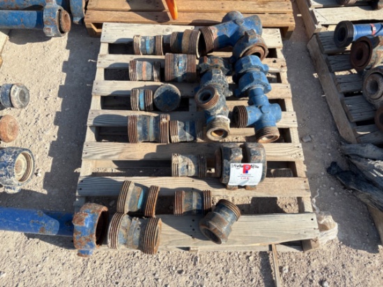 Pallet w/ (1) 3 1502 90 fitting, (2) 2 1502 90s, and assorted double male adapters