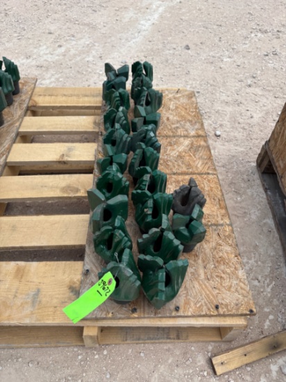 (22x$) (22) unused assorted size drag bits