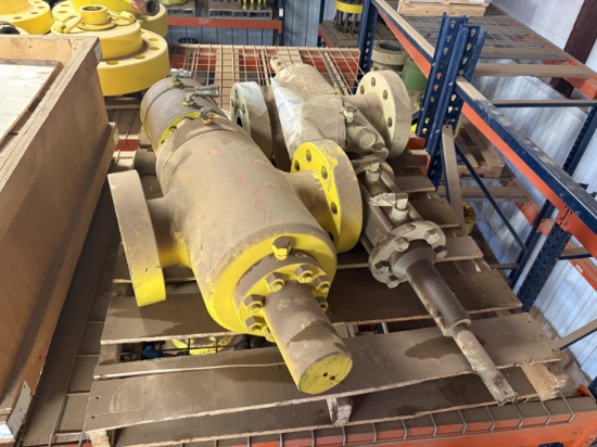 (2) 4-1/16 10k hydraulic gate valves & crate of (9) 4 weco flanges