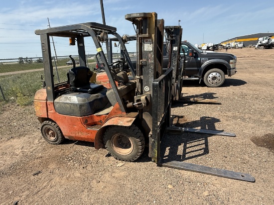 TOYOTA 7FGU25 G/LP 4,550 LBS FORKLIFT (inoperable)