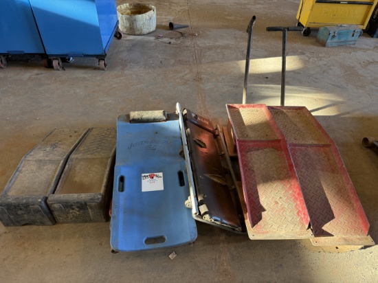(2) WHEELED VEHICLE RAMPS, (2) SMALL RAMPS, (4) CREEPERS