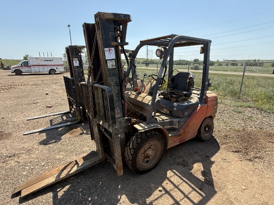 TOYOTA 8FGU30 LP 5,620 LBS FORKLIFT (INOPERABLE)