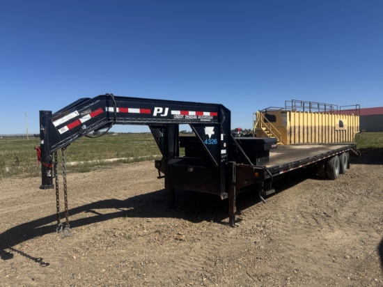 2017 PJ 30' TANDEM DUAL WHEEL GOOSENECK FLATBED TRAILER W/ DOVE TAIL & MEGA RAMPS