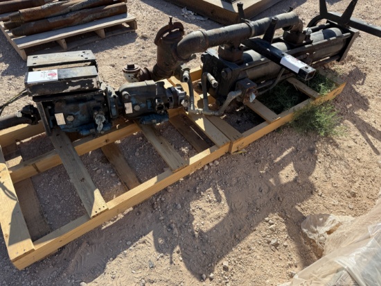 LOT W/ (2) VICKERS C25V-31 HYDRAULIC PUMPS, DRIVESHAFT, & 9OD x 5L HYDRAULIC CYLINDER