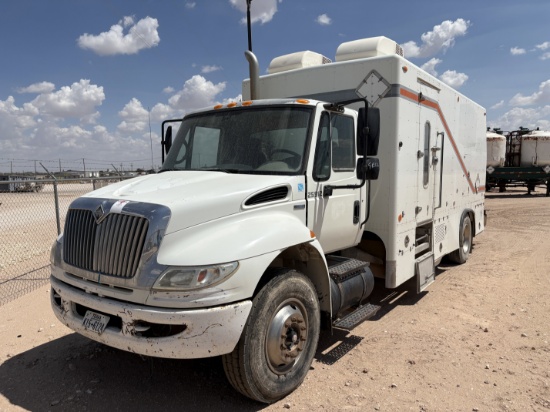2009 INTERNATIONAL DURASTAR 4400 S/A DAYCAB WIRELINE TRUCK (INIOP)