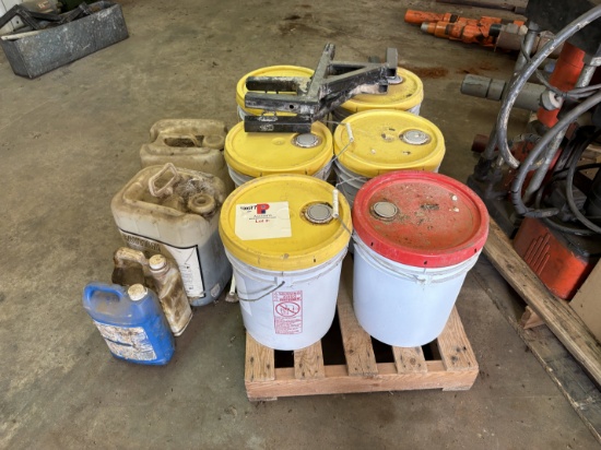 (6) 5-gallon buckets of industrial cleaner