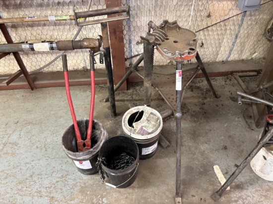 (3) buckets w/ 3/16 to 7/16 chain, set of bolt cutters, ridgid chain vise, roller stand
