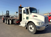 2020 KENWORTH T370 TRI-AXLE PIGGYBACK FLATBED TRUCK