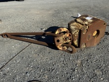 MCKISSICK 83-A 100-TON 24DIA 3-SHEAVE WELL SERVICE BLOCK & (2) 2DIA X 86L ELEVATOR LINKS