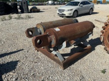 (2) Heavy duty hydraulic cylinders