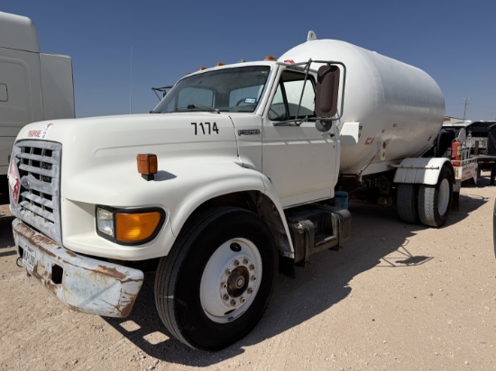 1998 FORD F-800 S/A DAYCAB 2,500 GALLON PROPANE TRUCK