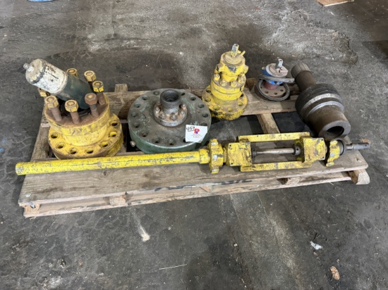 PALLET W/ 2-3/8 x 4L LUBRICATOR W/ PACKOFF & WELLHEAD FLANGE ADAPTERS