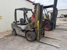Nissan 60 5,200 cap. Forklift