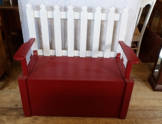 Bench w/Chest