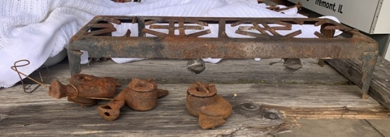3 Burner Cast Iron Gas Stove has damage on one leg & haynes