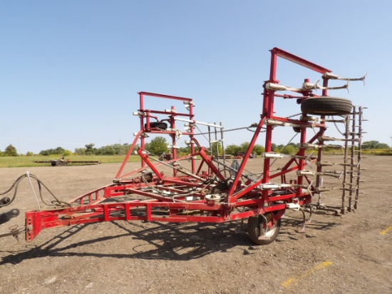 25' IH 45 Field Cultivator w/3 Bar Harrow