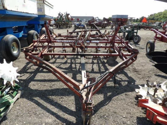IH 45 12' Field Cultivator w/Spring Tooth Harrow