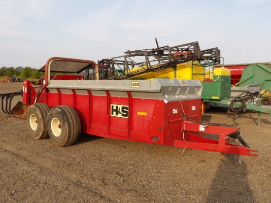 H&S 430 Manure Spreader