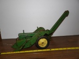 JD Tractor w/2R Corn Picker