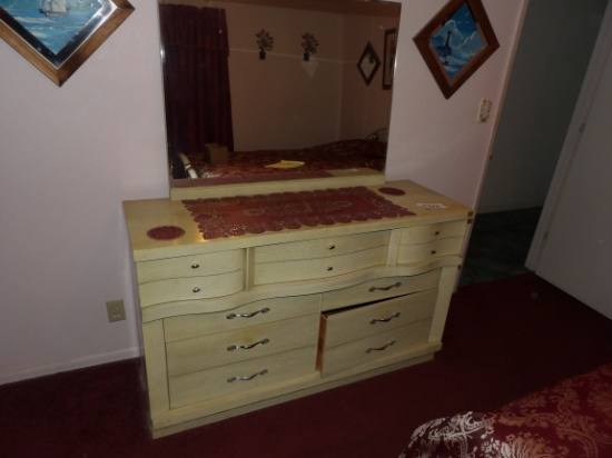 4 Draw Dresser & Dresser w/Mirror