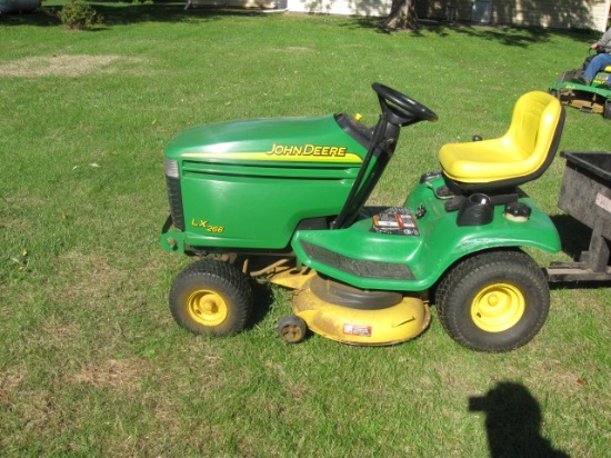 JD LX266 Lawn Mower