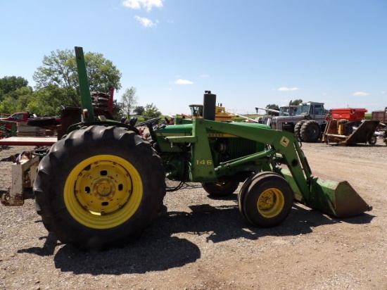 JD 2640 w/JD 146 Loader