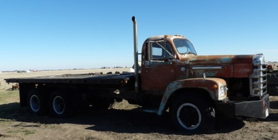 â€™65 Diamond-T Truck