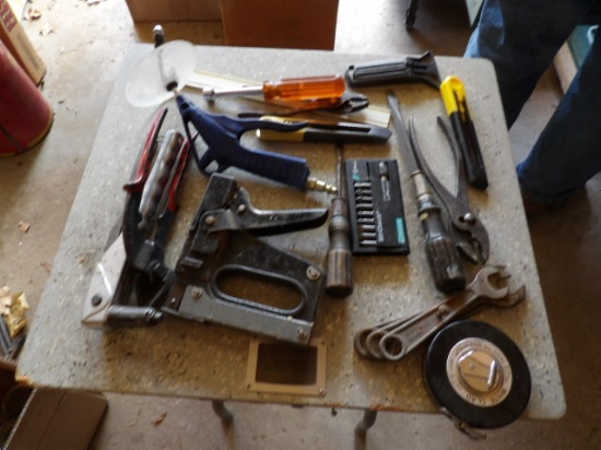 Screwdrives, Riveter, Utility Knifes, Stapler, Misc Tools