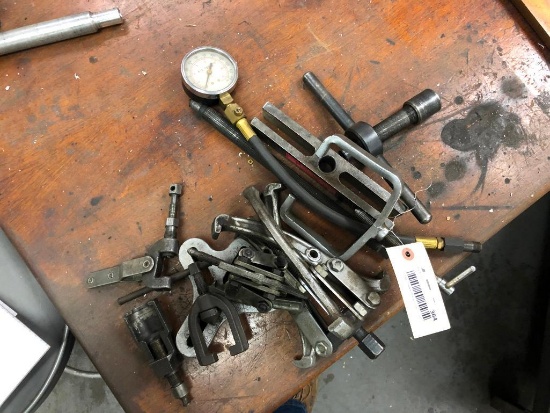 ASSORTED GEAR/ PULLEY PULLERS