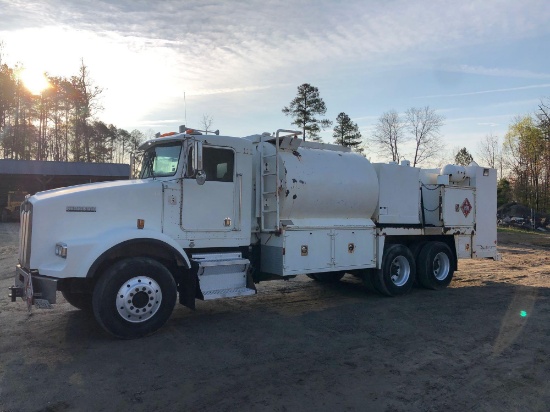 1999 Kenworth T800B Fuel & Lube Maintenance Truck