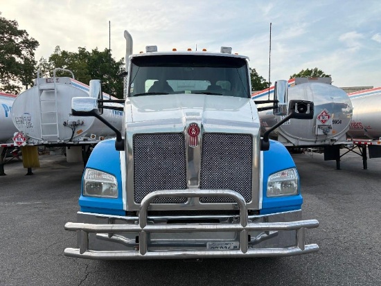 2017 Kenworth T880 Truck, VIN # 1XKZDP9XXHJ175547