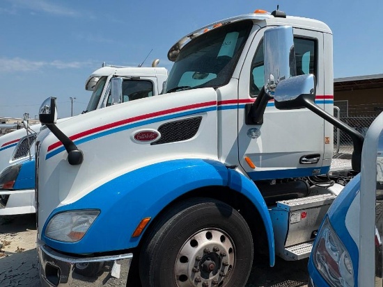 2015 PETERBILT 579 TRUCK (VIN: 1XPBDP9X6FD265995)
