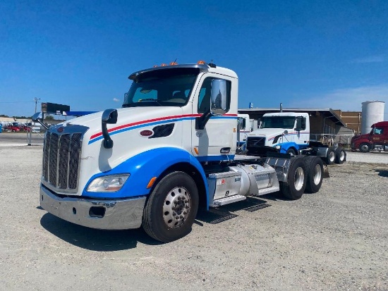 2015 PETERBILT 579 TRUCK (VIN: 1XPBDP9X2FD265993)