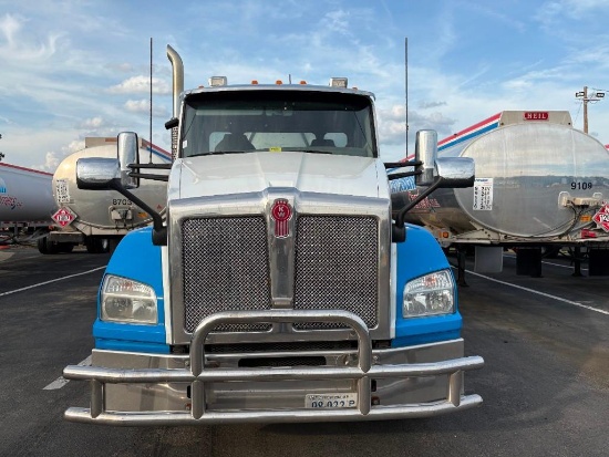 2017 Kenworth T880 Truck, VIN # 1XKZDP9X4HJ175544