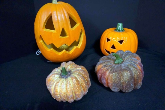 Lot of 4 pumpkins, various