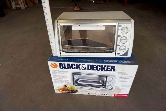 Black and Decker toaster oven.