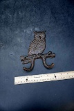 Cast iron wall hook with owl.