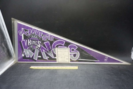 Corliss Williamson Signed Sacramento Kings Pennant