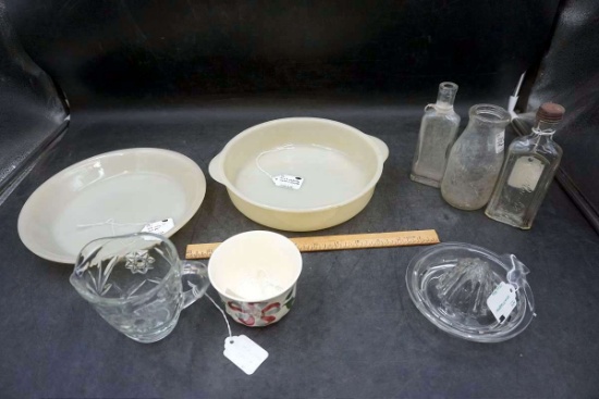 Plates, pie, plate, juicer, bottles, glassware.