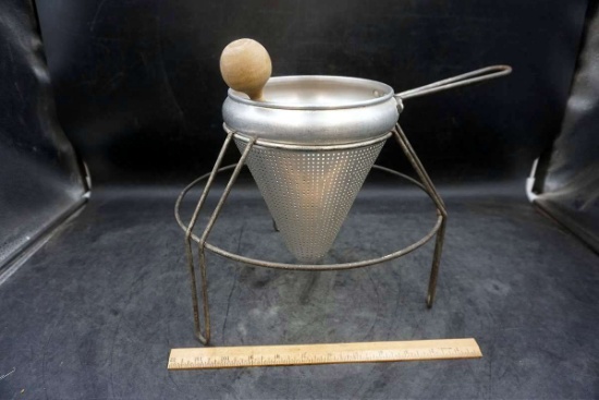 Sifter w/ Stand/Colander