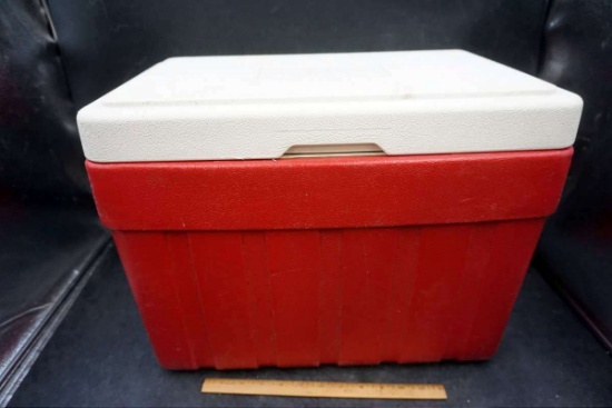 Red igloo cooler.