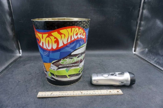 Hot Wheels Garbage Can & Item