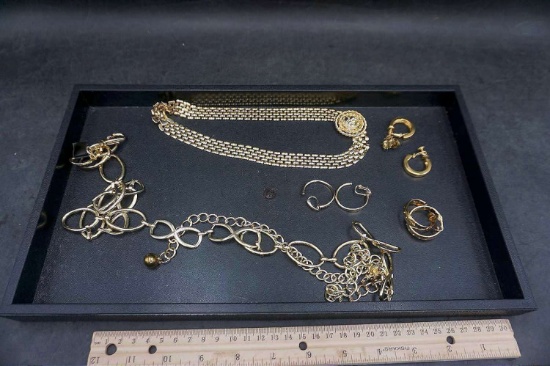 Assorted Jewelry Pieces