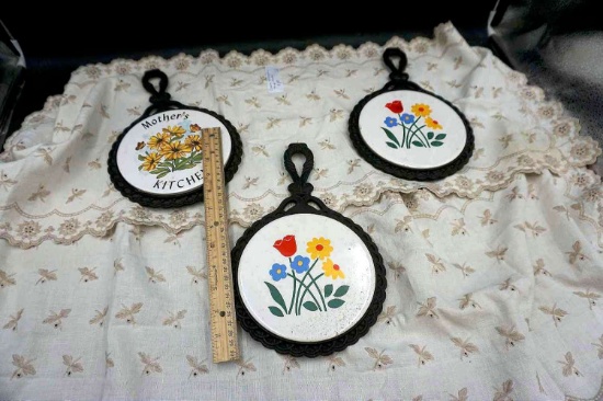 Cloth & 3 Hanging Pieces