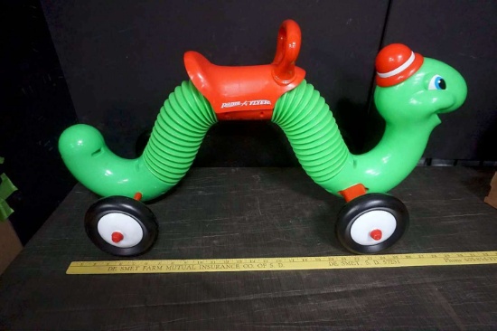 Radio Flyer Inchworm